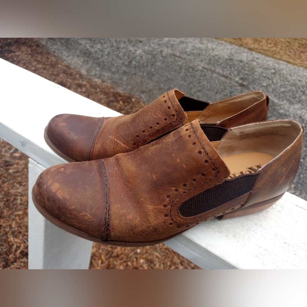 Korks Short Booties Size 9